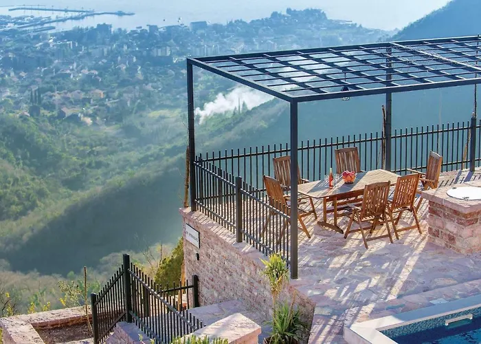 Awesome Home In Tivat